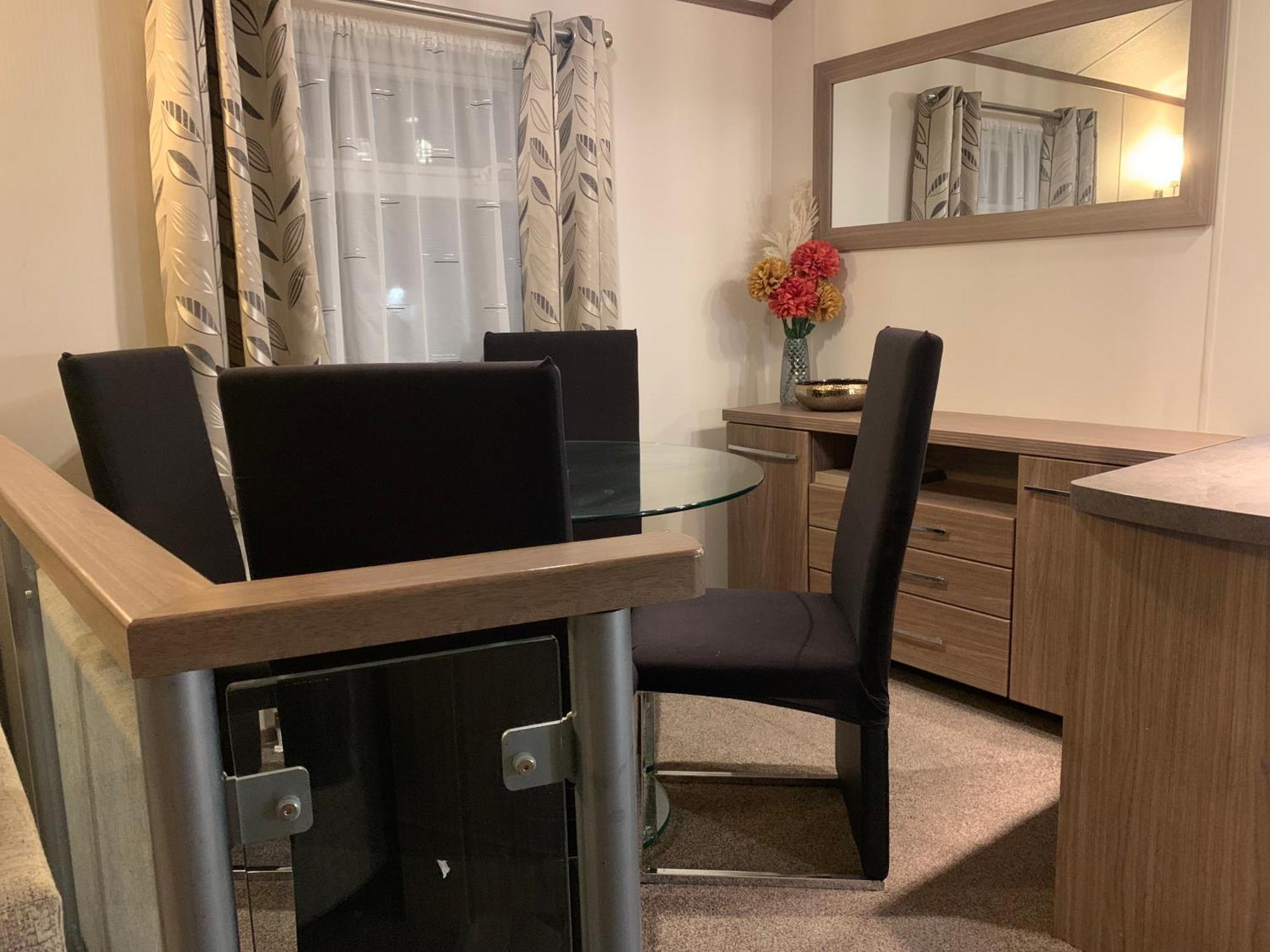 Luxury 2 Bed Lodge Sleeps Up To 6, Free Parking, Wi-Fi, E3 Whitehouse Leisure Park Towyn Kinmel Bay Dış mekan fotoğraf